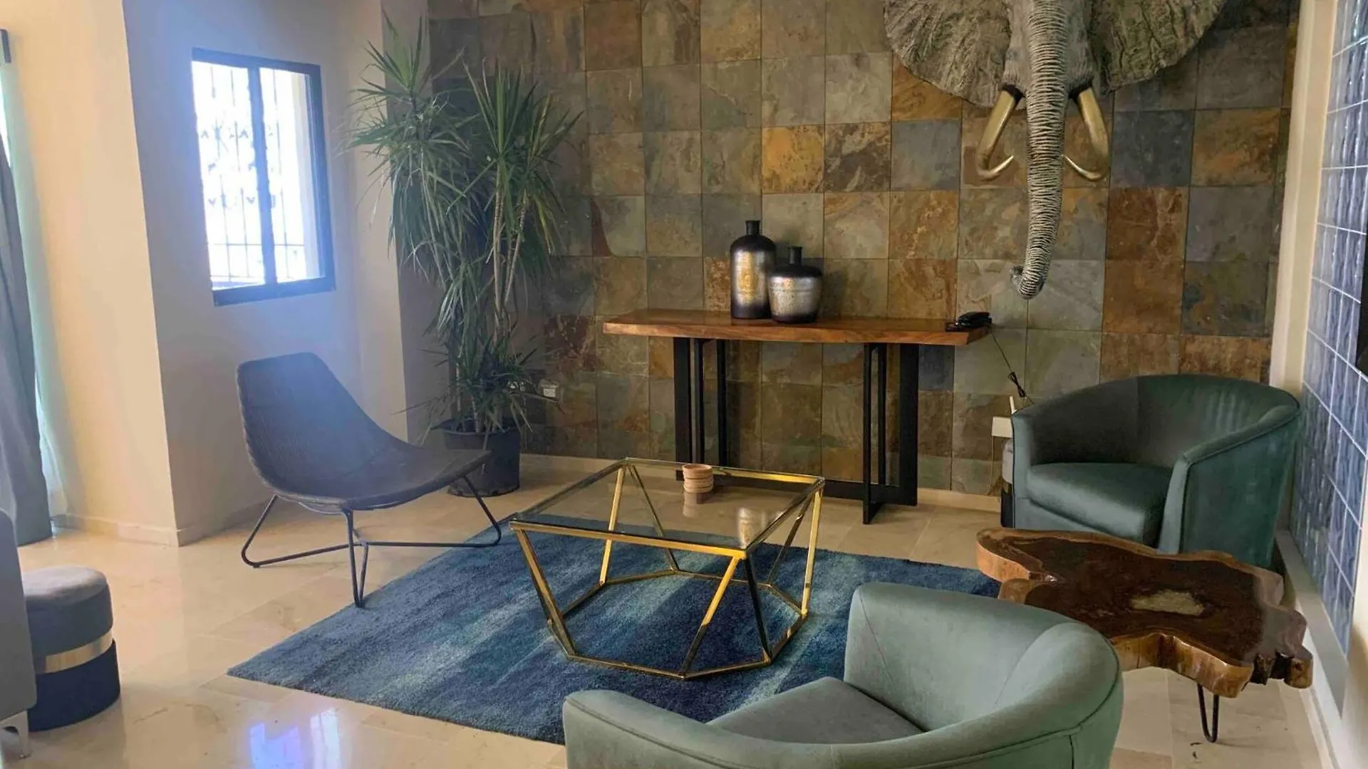 Modern Centrical Evaristo Apartment With Tub Los Prados